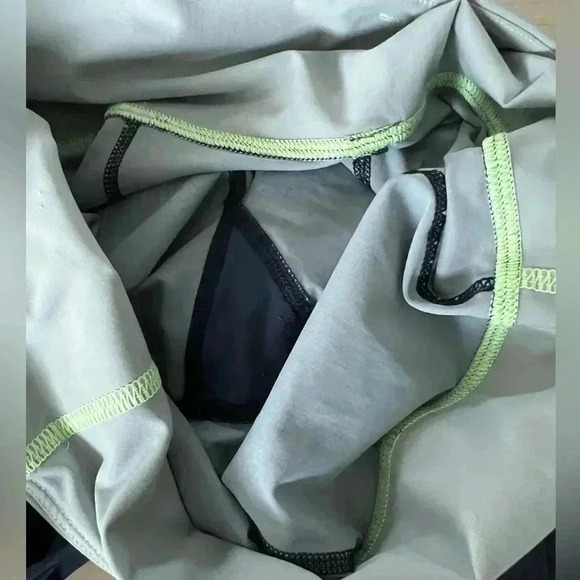 Lululemon Cropped Leggings with Zip Pocket - Picture 4 of 7